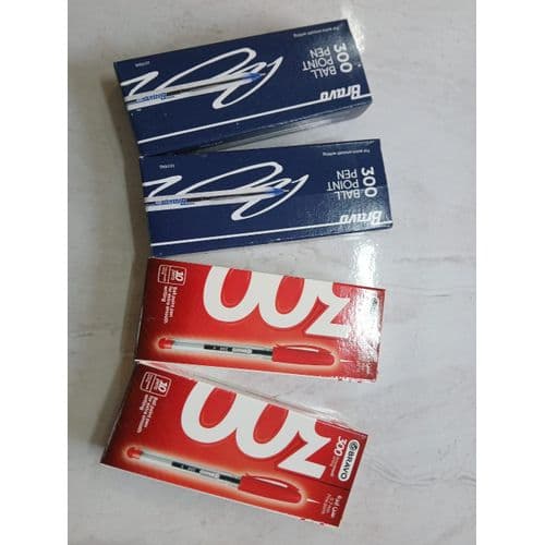  عدد 4 علب من قلم برافو عدد 40 قلم (20 قلم ازرق , 20 قلم احمر )
